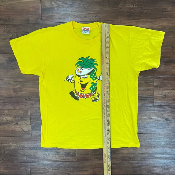 Vintage 90s Dole Hug a Pineapple Tshirt - Picture 5 of 5